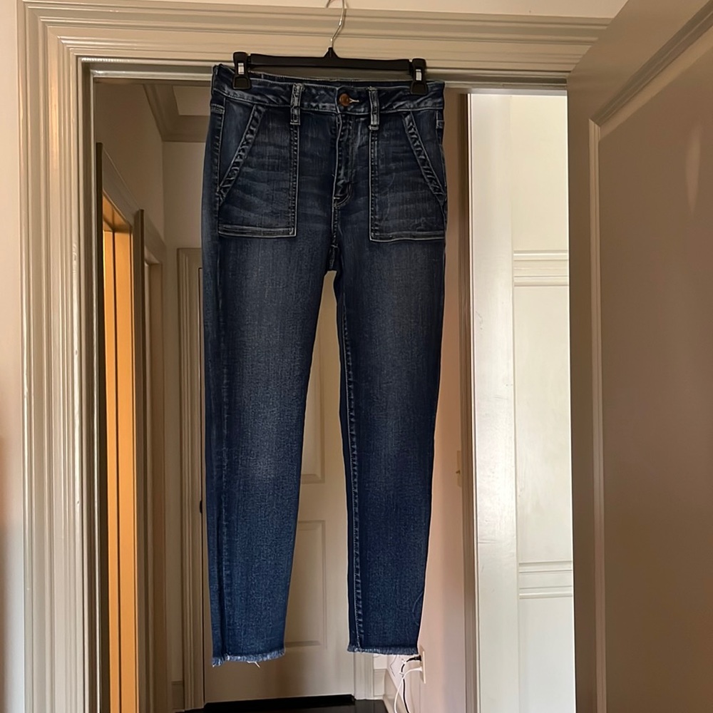 American Eagle next level stretch denim jeans with fun pockets. Size 8